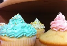 cupcakes desserts sprinkles icing 2592x1936 wallpaper Art HD Wallpaper